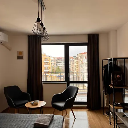Rest & Reset Lazur - 10 Min To & Sea Garden Apartment