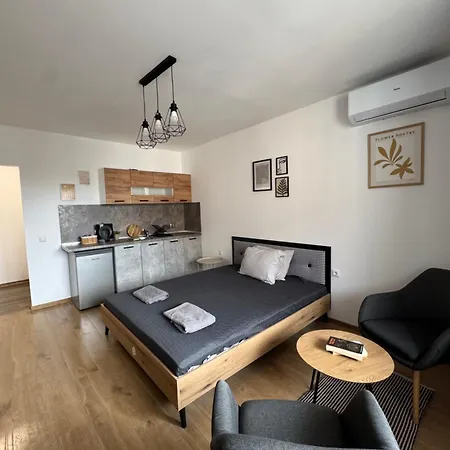 Apartment Rest & Reset Lazur - 10 Min To & Sea Garden *