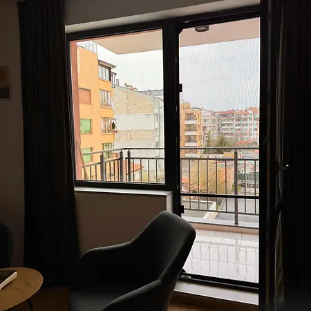 Rest & Reset Lazur - 10 Min To & Sea Garden Apartment