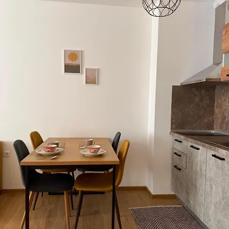 Rest & Reset Lazur - 10 Min To & Sea Garden Apartment