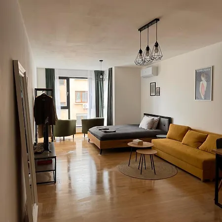 Rest & Reset Lazur - 10 Min To & Sea Garden Apartment *