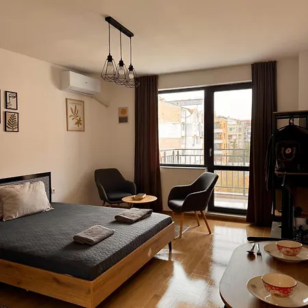 Apartment Rest & Reset Lazur - 10 Min To & Sea Garden *