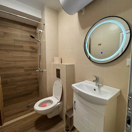 Apartment Rest & Reset Lazur - 10 Min To & Sea Garden