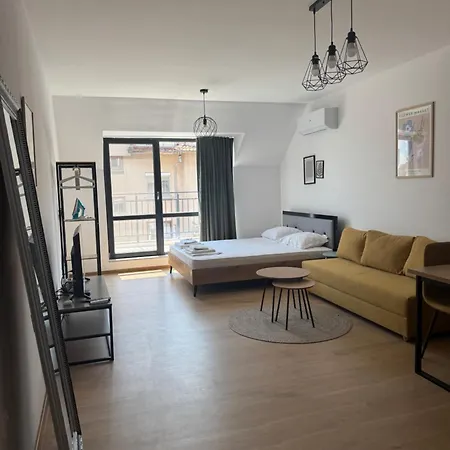 Rest & Reset Lazur - 10 Min To & Sea Garden Apartment *